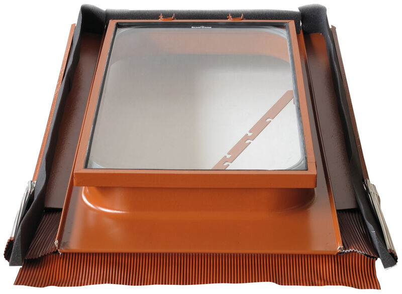 Roof access hatch 45 x 55 cm in metal with single glazed safety glass