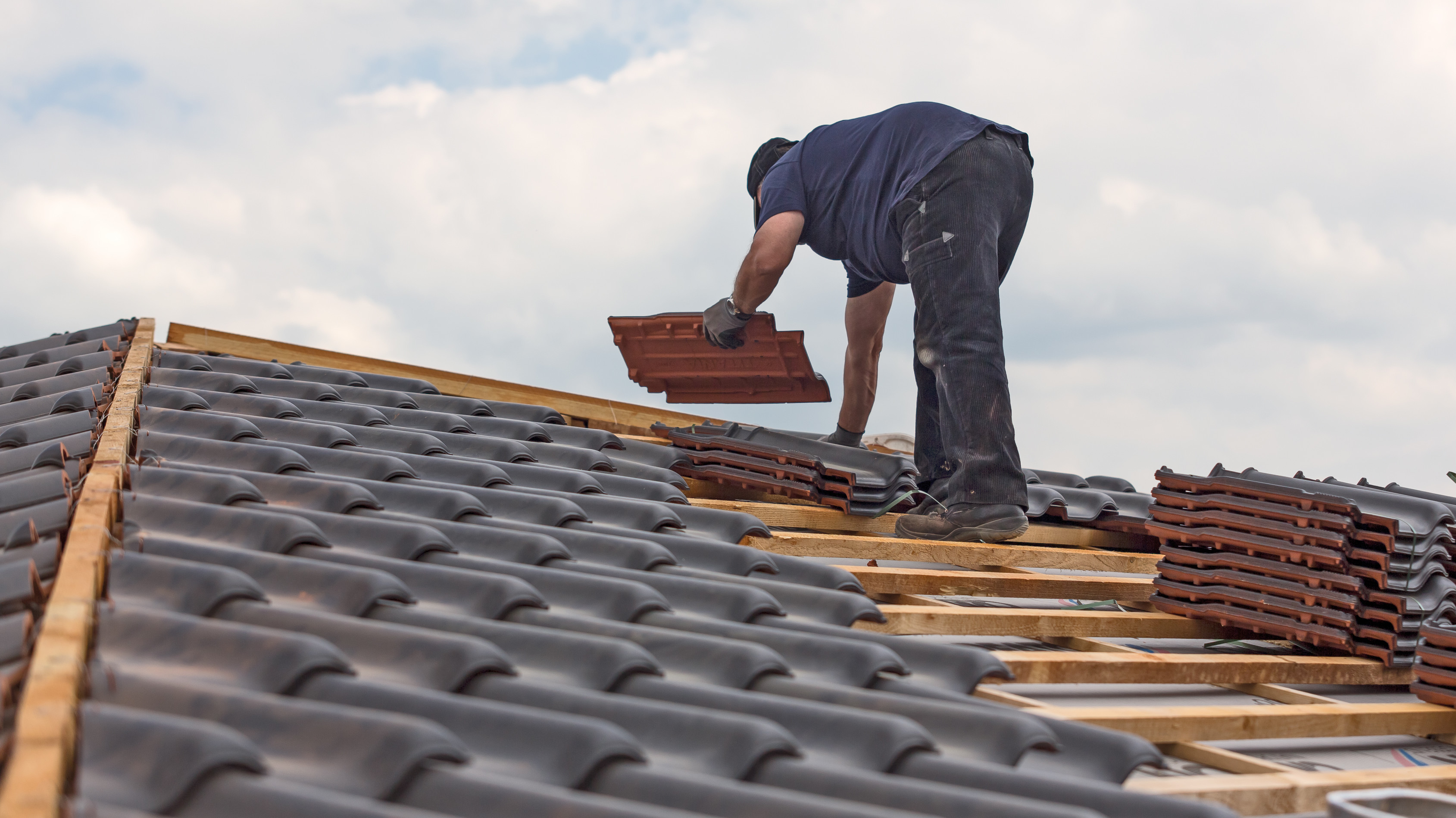 Roofer covers the roof