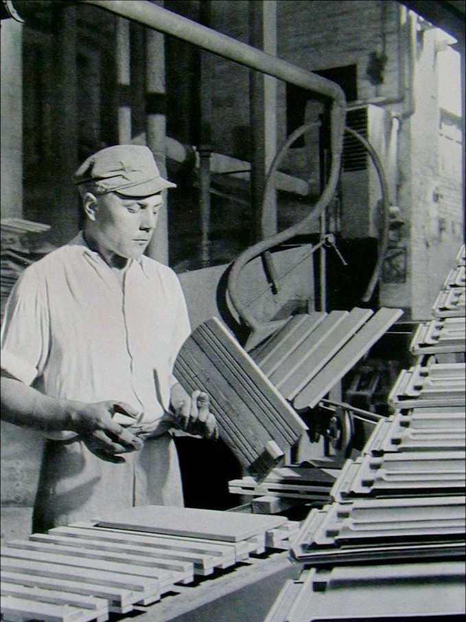 CREATON History - Roof tiles quality inspection