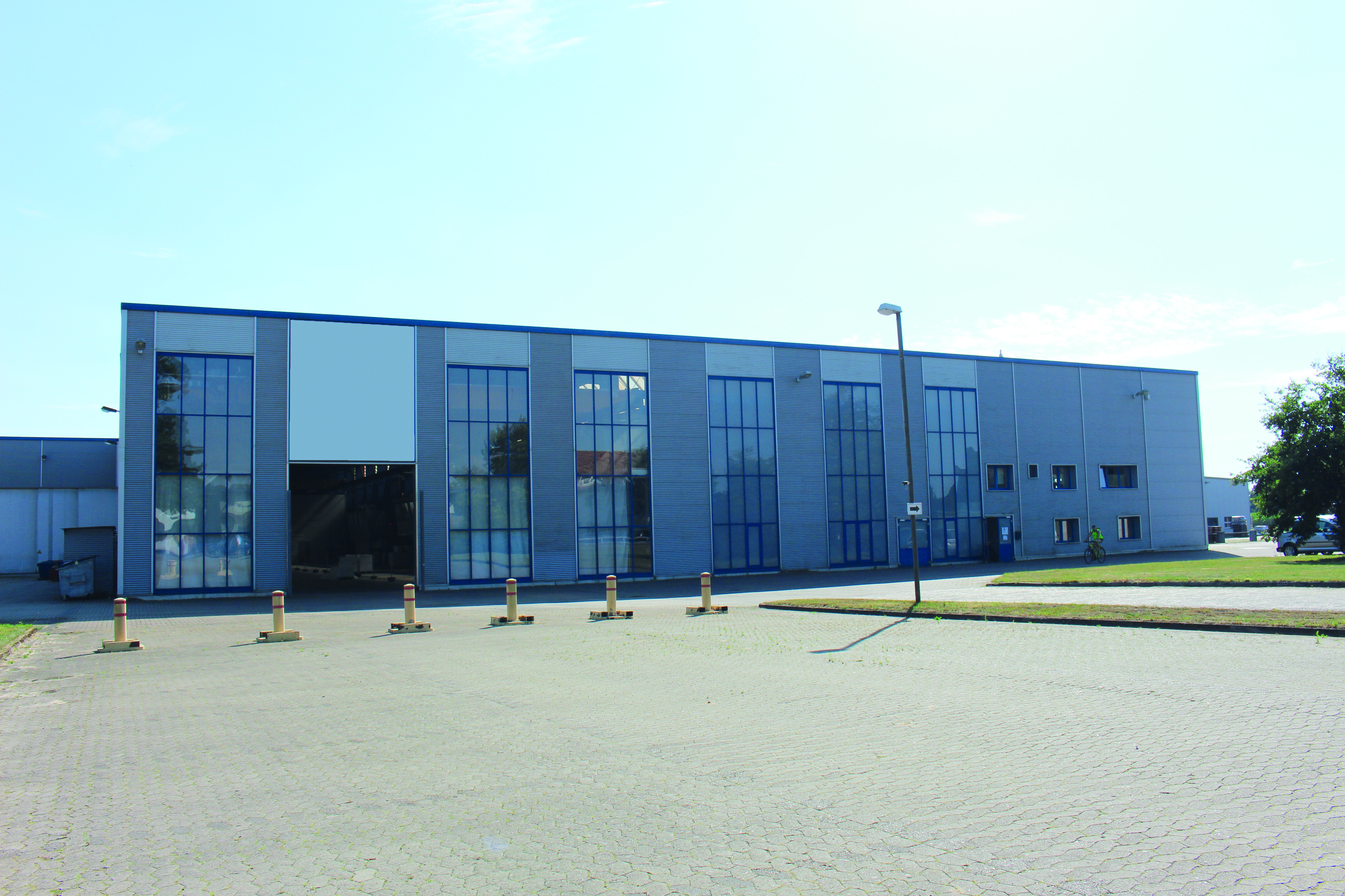 Eine Hallenfläche von 500 Quadratmetern bietet zusätzlich Regalstellplätze und Stellplätze in Kleinteileregalen. (Foto: Creaton GmbH) Eine Hallenfläche von 500 Quadratmetern bietet zusätzlich Regalstellplätze und Stellplätze in Kleinteileregalen. (Foto: Creaton GmbH)